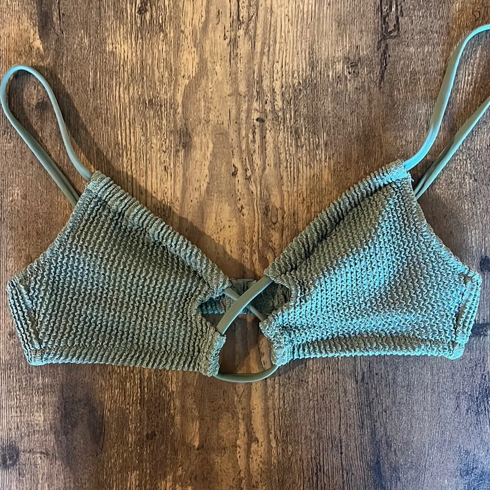 ⭐️ NWT AERIE Shimmery Crinkle Lace Up Scoop Bikini Top!! - Picture 8 of 14
